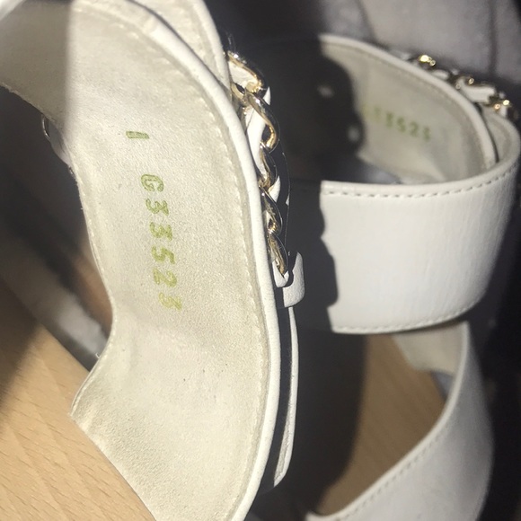 🌺Sold✨Chanel  Gold Woven Sandal Mules - Picture 8 of 8